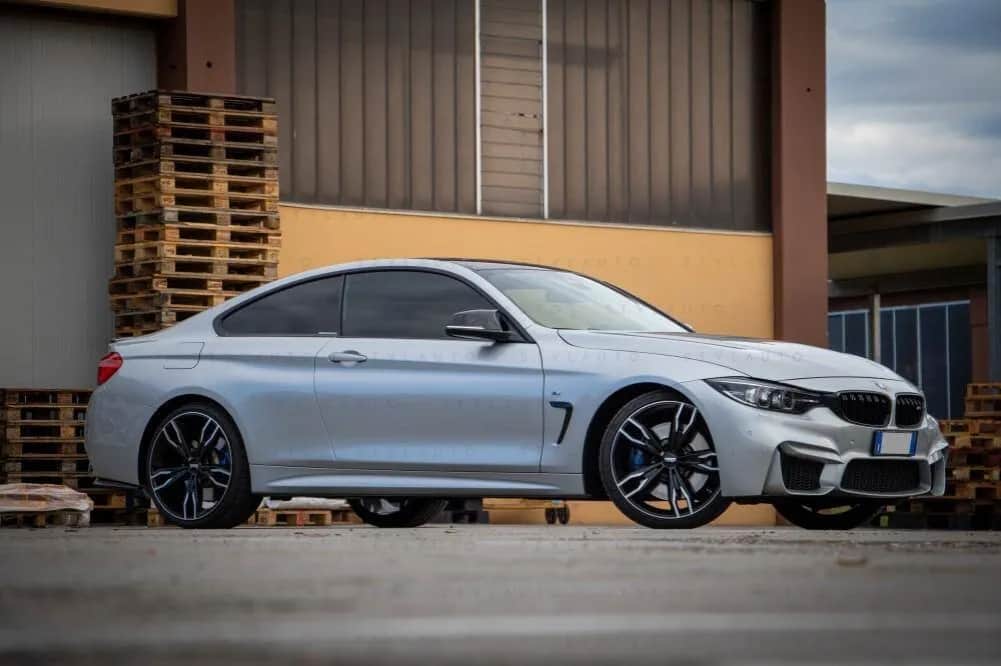 Srebrne BMW: Jakie felgi wybrać, by auto olśniewało? Poradnik Marka Dudka