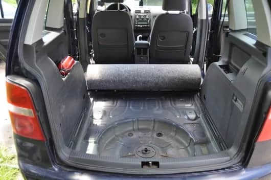 Gdzie koło zapasowe w VW Touran 7 os.? Zestaw naprawczy i alternatywy