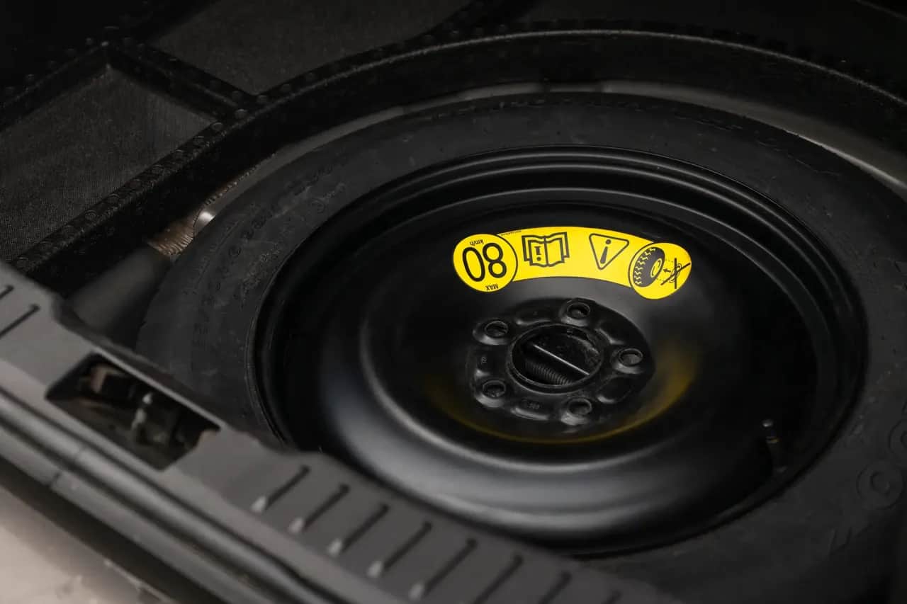 Koło zapasowe obowiązkowe w Polsce? Sprawdź przepisy i alternatywy