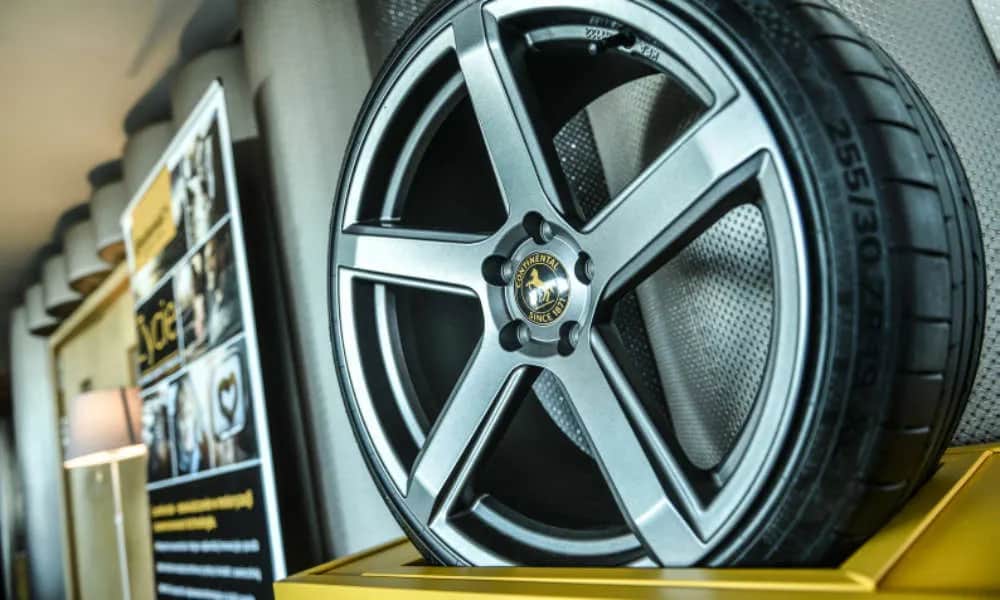 Nowe opony: Ile mm bieżnika? Prawo, bezpieczeństwo i ekspert radzi