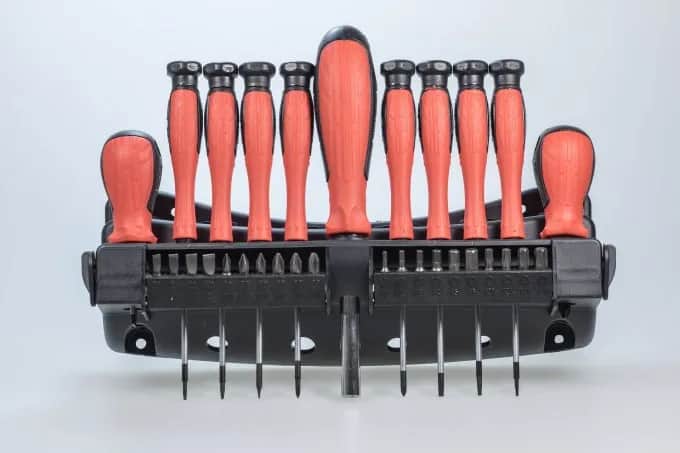 Jakie śrubokręty do warsztatu? Wybierz najlepsze narzędzia.