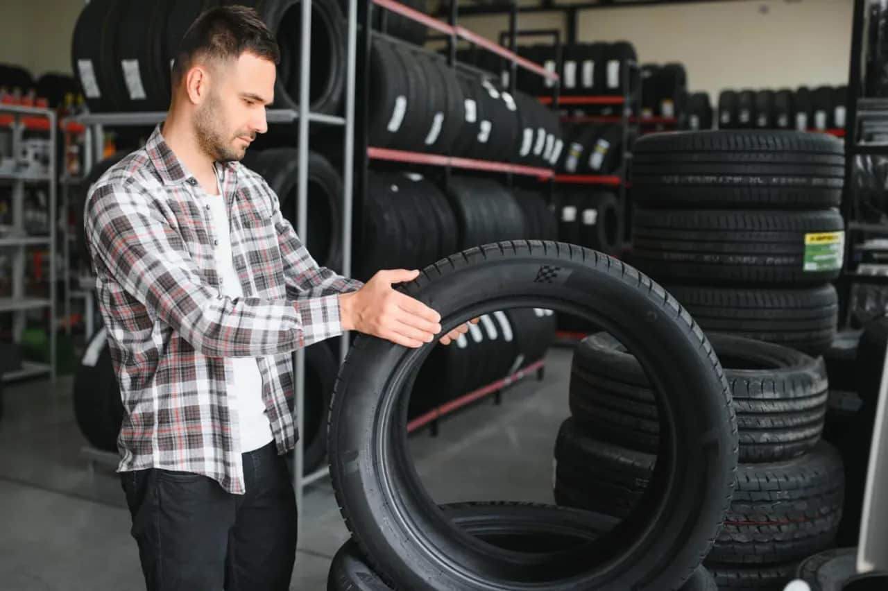 Czy nowe opony wymagają docierania? Poznaj sekrety pełnej przyczepności.