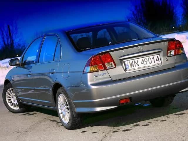 Honda Civic VII: Pojemność baku (50L) i zasięg - sprawdź!