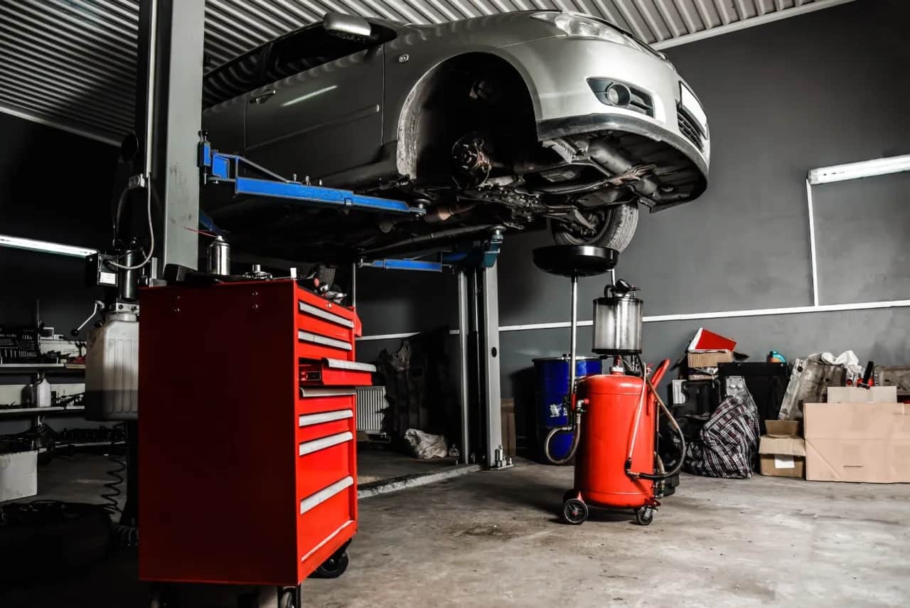 Warsztat samochodowy: Co to jest? Poznaj rodzaje i funkcje